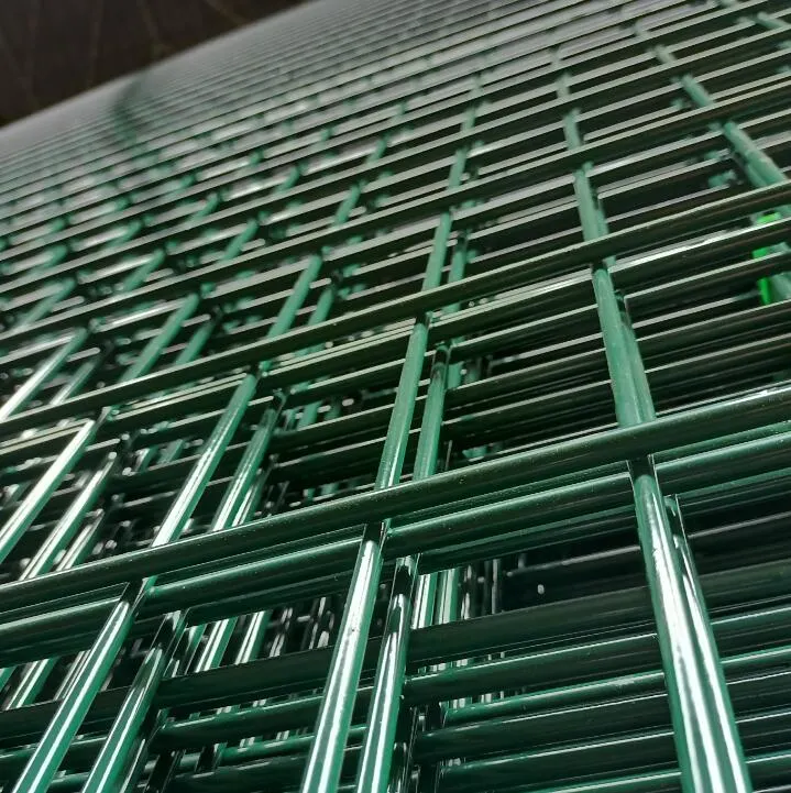 Pannelli in rete in rete saldata con rivestimento in vinile verde da 6 piedi Fence a doppia rete in vendita