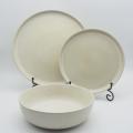 Beige TableWares Set Steinzeugdinnerset, schöne Farbkeramik -Steinzeug -Abendessen Set