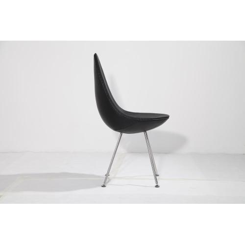 Réplica estofada da cadeira da gota de Arne Jacobsen do projeto dinamarquês