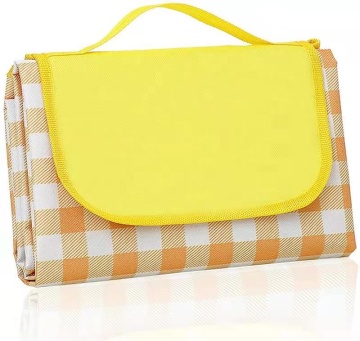 Portable Waterproof Recycled Plastic Picnic Mat for Outdoors and Beach
