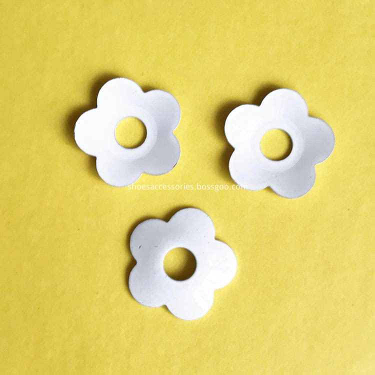 White Brass Flowers 11.5mm