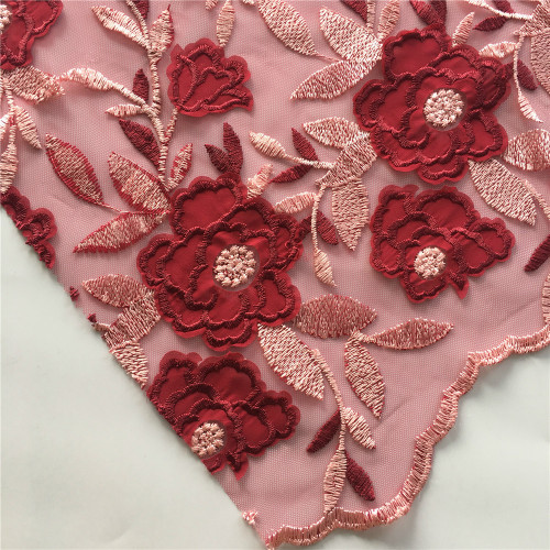 Tissu de broderie en mousseline découpé au laser sur maille poly