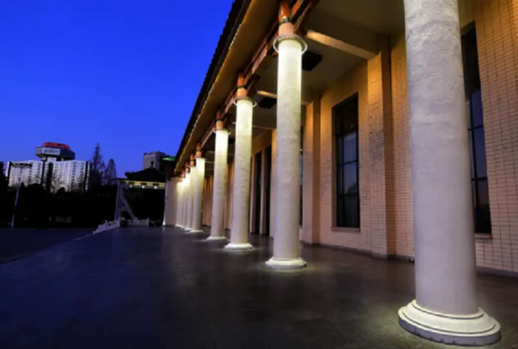 Outdoor lighting manufacturers' views on urban lighting