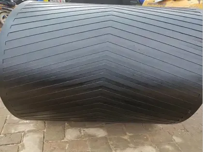Diamond patterned conveyor belt