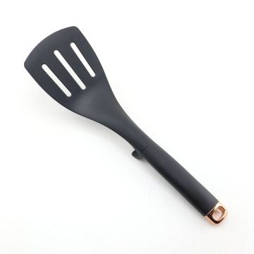 Spatule fendue noire en nylon de cuisine résistant à la chaleur