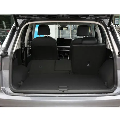 Mid-size gasoline SUV Volkswagen Tayron