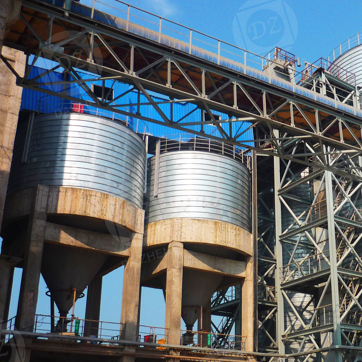 Cement storage silos for cement transfer stations