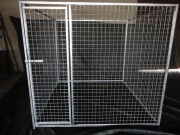 Wire mesh dog kennel