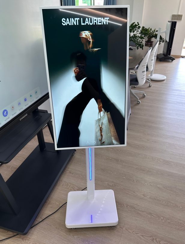 תצוגת גביש נוזלי בחדות גבוהה עבור תוכן ברכה דיגיטלי תוסס של מלון