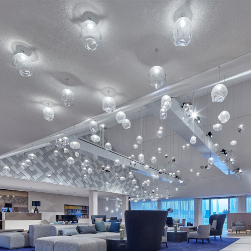 Suspension de lustre en verre pour hall de bureau construit