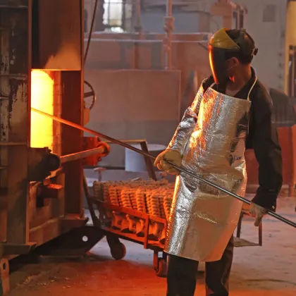 Thermal radiation protective clothing