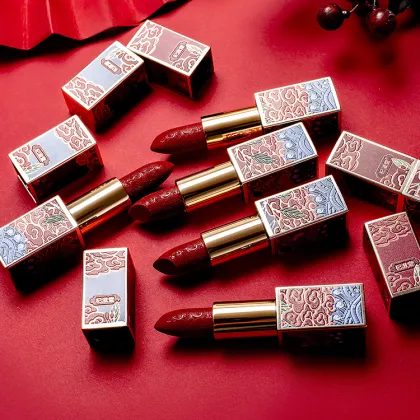 Cosmetic Lipstick with Flower Inside