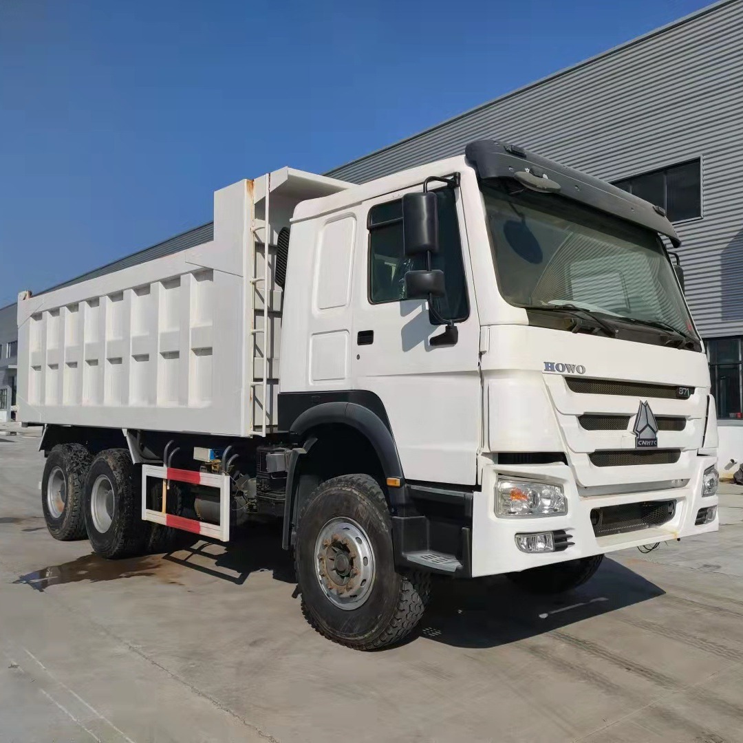Eight wheel dump truck