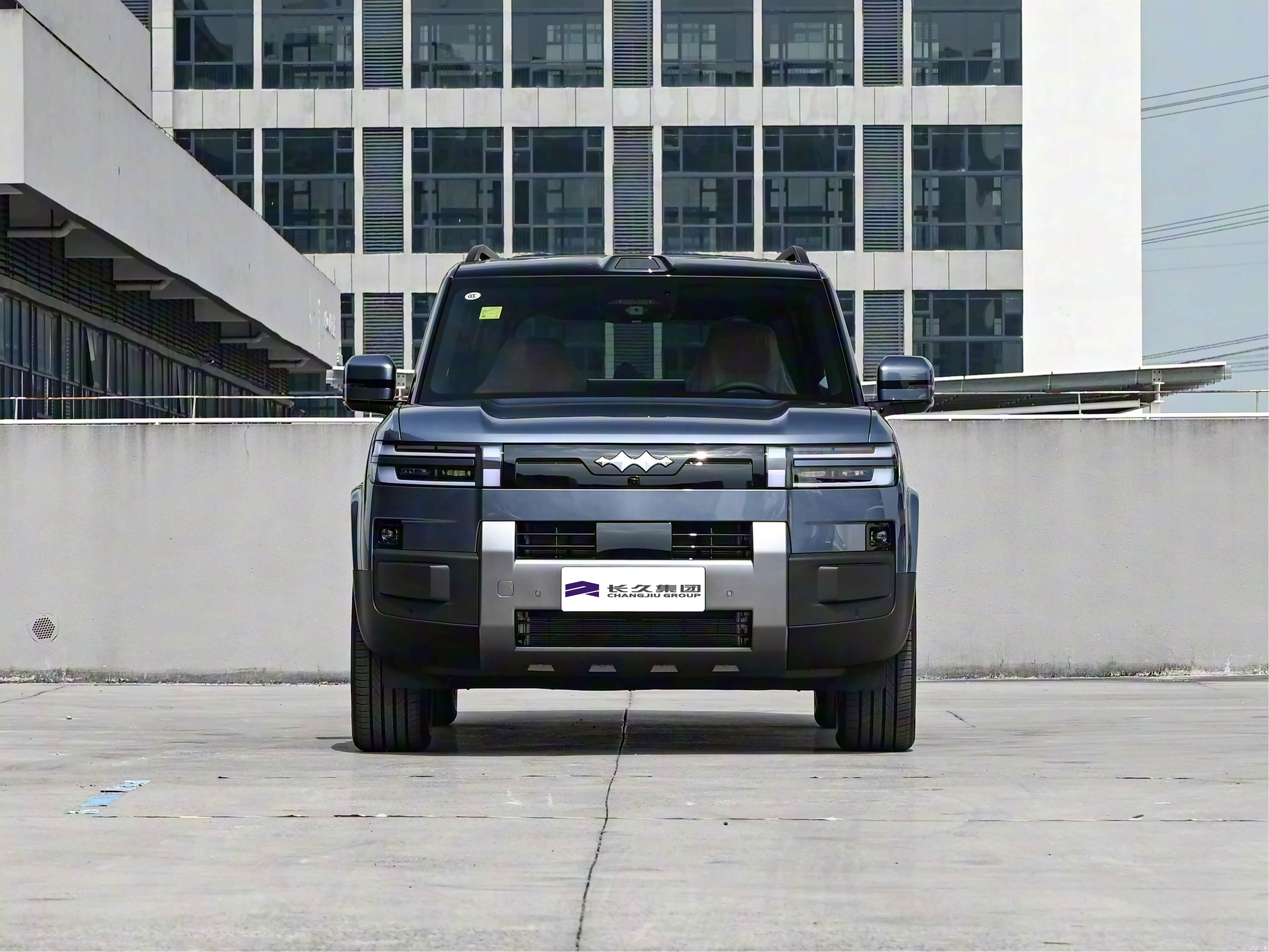 Розкішний позашляховик BYD Leopard Titanium7 4WD