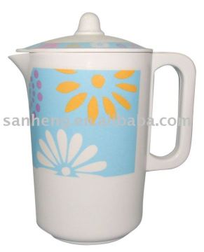Melamine drinking jug with lid