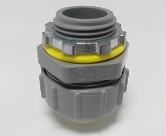 Plastic injection connectors assembly