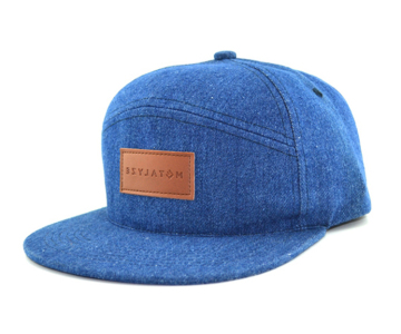 Boné snapback de algodão com etiqueta de couro