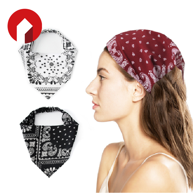 یک روسری شیک به رنگ بادام هندی