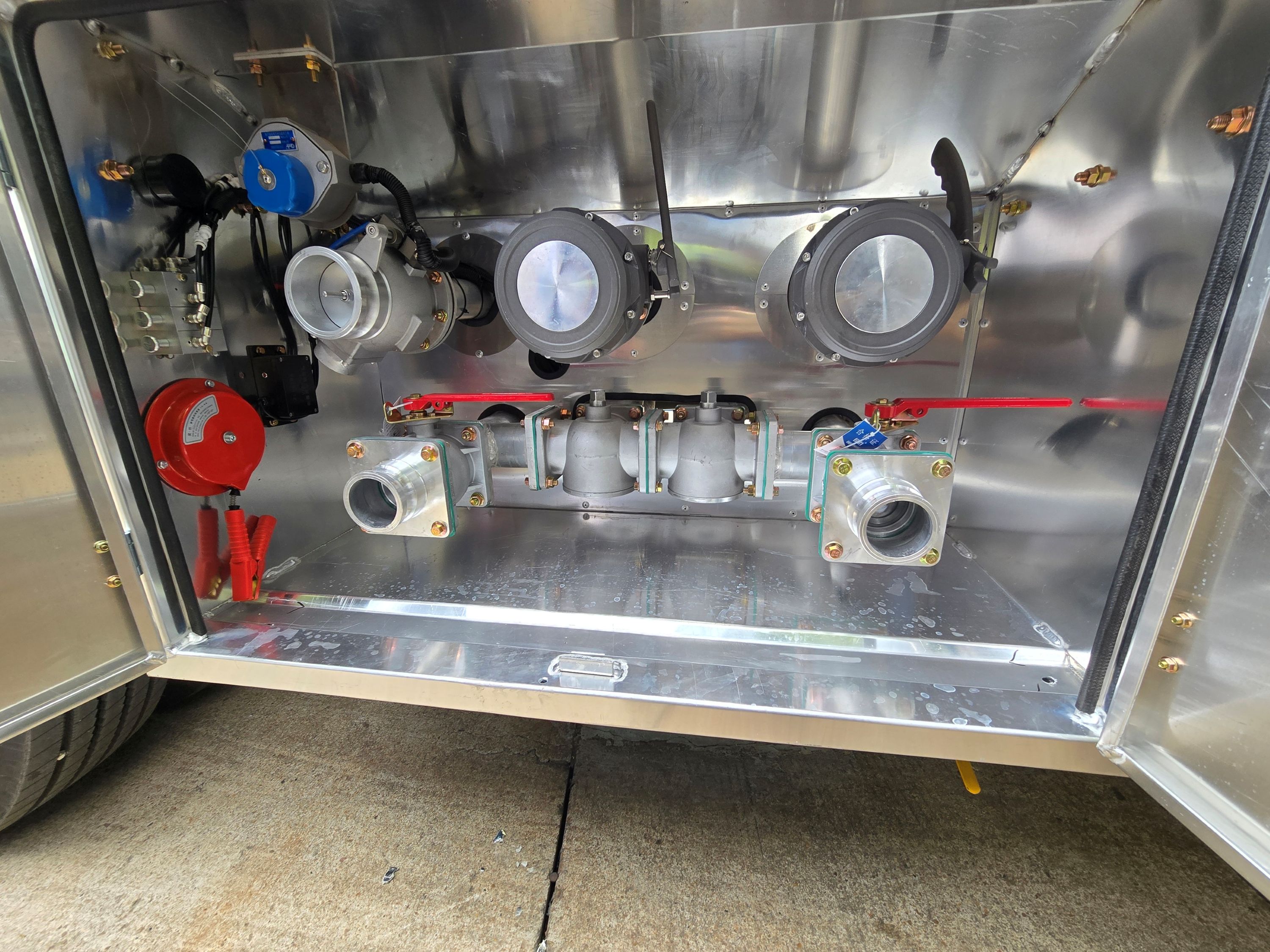 Straight truck oil tanker solution for GSS