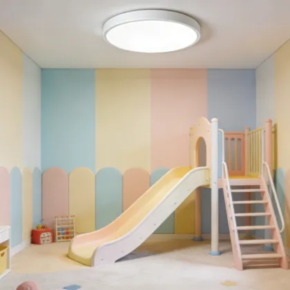 Ceiling lamp with soft light spread