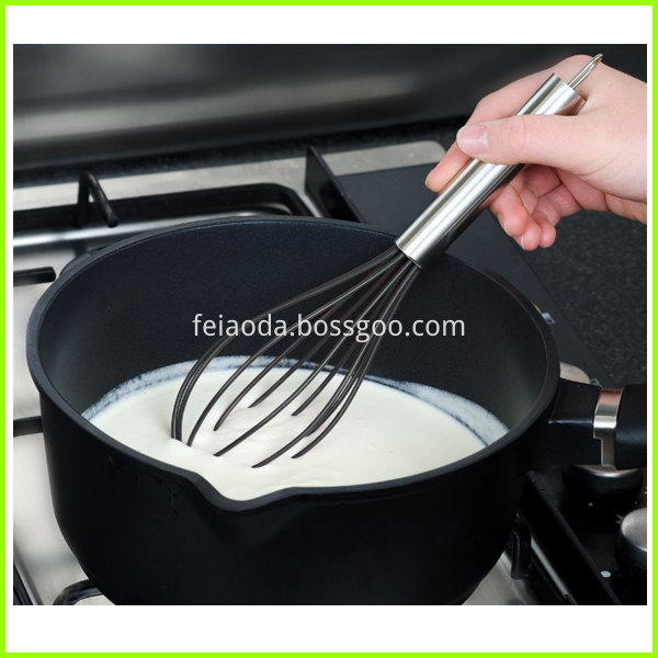 Non-stick Heat Resistant Silicone Egg Beater