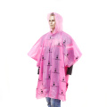 Poncho de lluvia de PE de plástico barato promocional