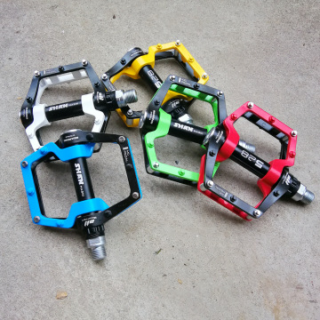 MTB محامل سبيكة الألومنيوم سبيكة فائقة الأطوار للجبال والطريق و BMX واستخدام الدراجات مع سطح مضاد للانزلاق ومسمة كبيرة