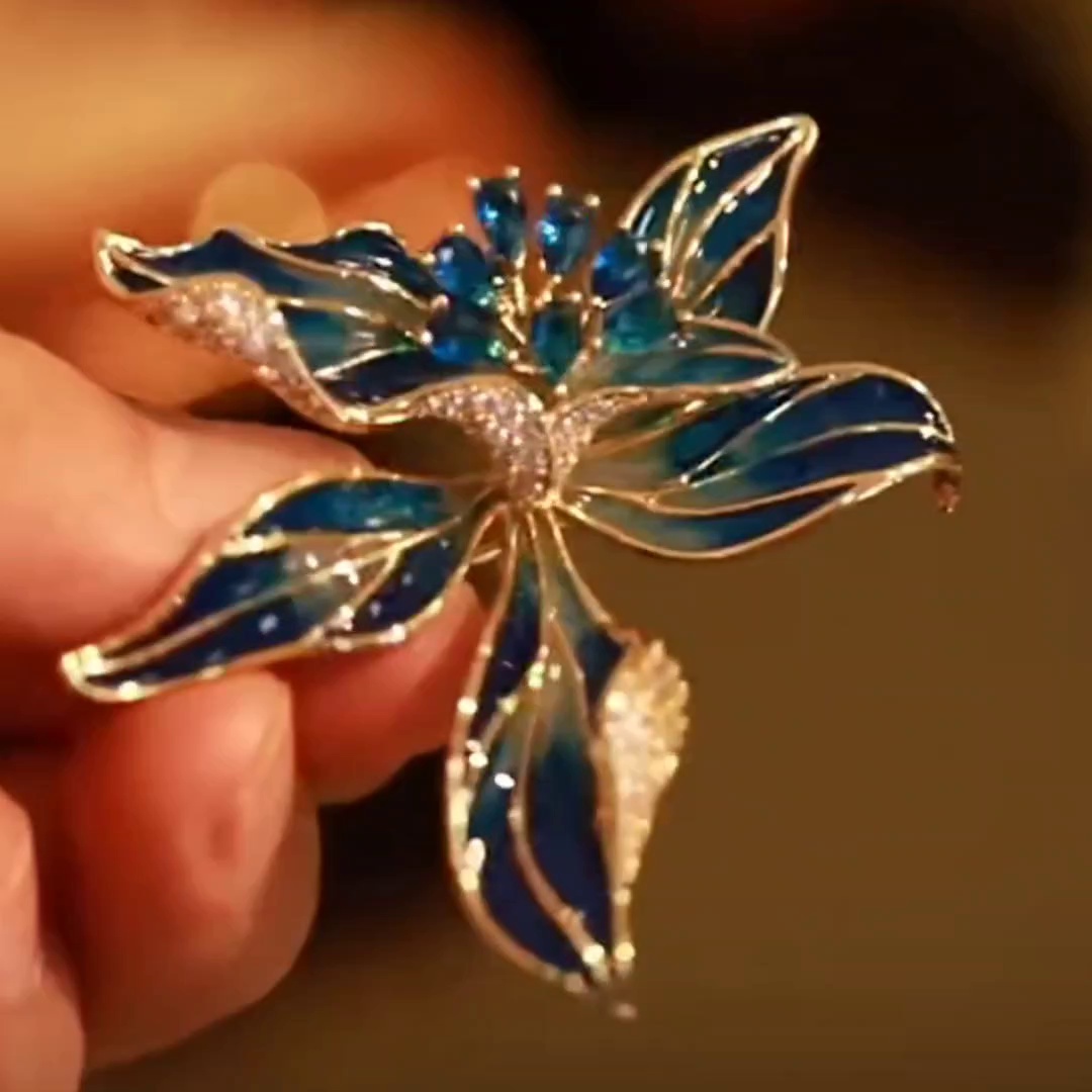 Iris Metal Brooch
