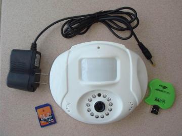 Miniature MMS alarm system with 300 thousand pixel digital camera