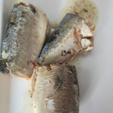 Peixe de cavala em conserva no sabor de salmoura