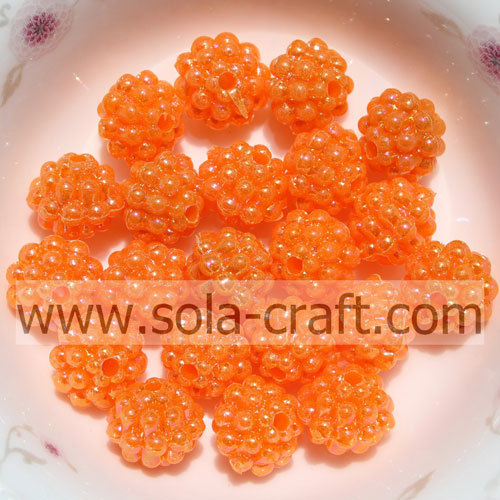 Petites perles solides en acrylique opaques colorées à la fraise