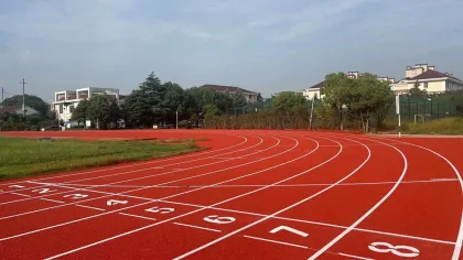 Environmentally friendly polyurethane glue for rubber tracks