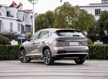 Roewe D5X DMH: China's Affordable New Energy Hybrid SUV