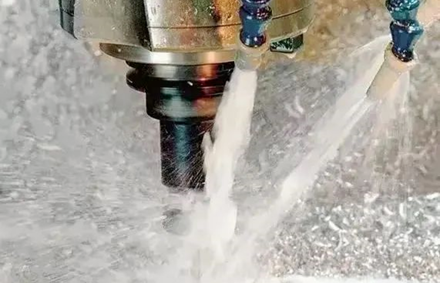 CNC machine cutting fluids