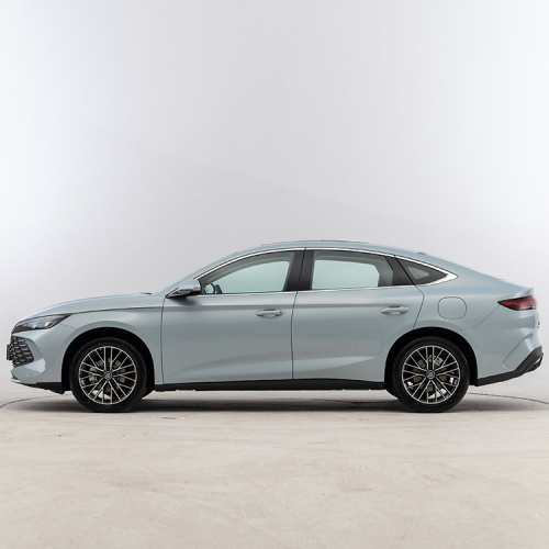 Mașină hibridă BYD Qin L DM-i 2024 cu autonomie de 80 km