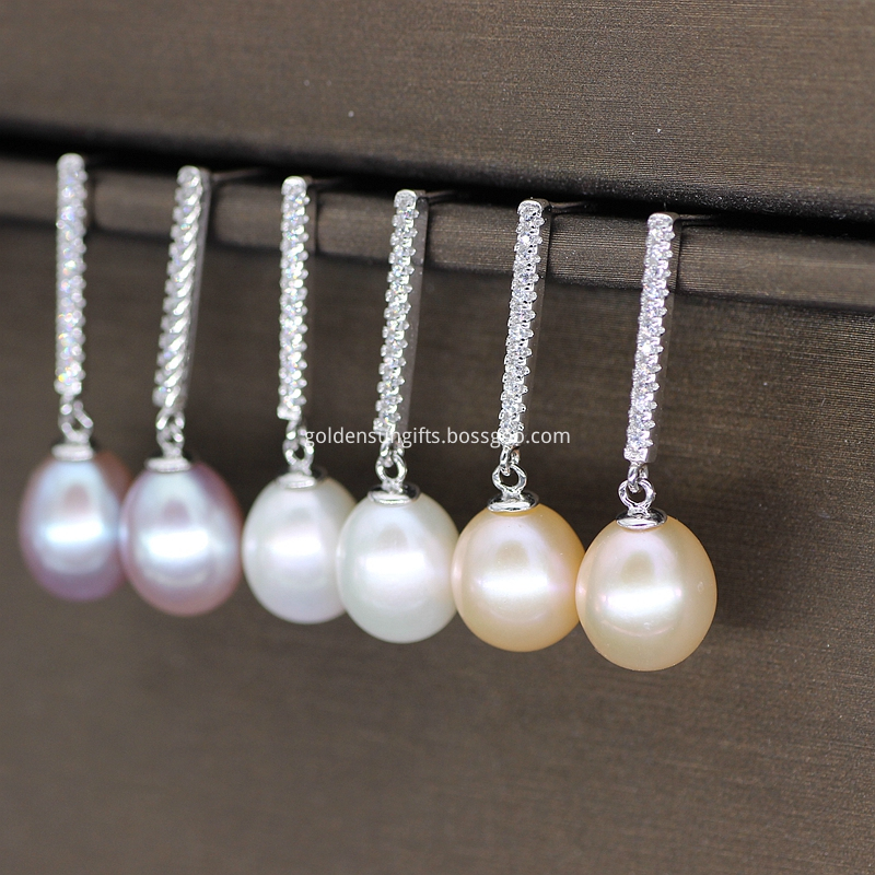 Hanging Pearl Earrings