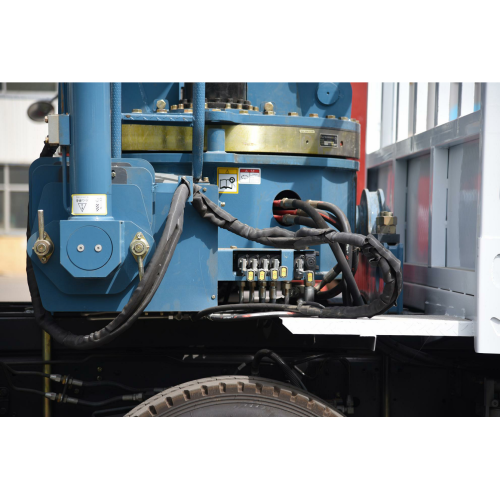 Прочный 20-тонный кран, предназначенный для использования на грузовиках