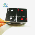 Cartes de poker en fibre de carbone noires personnalisées