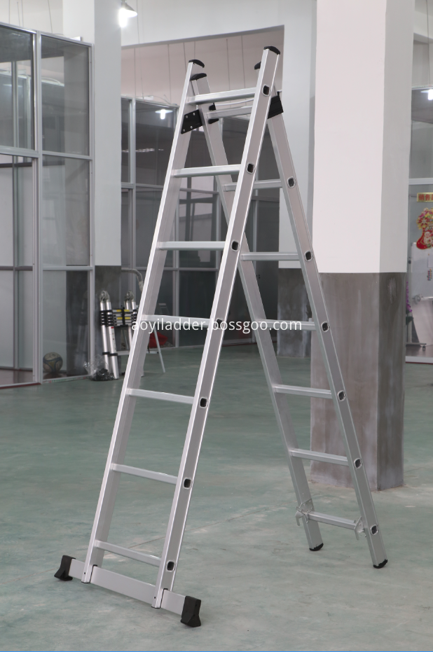 Aluminum extension ladder 