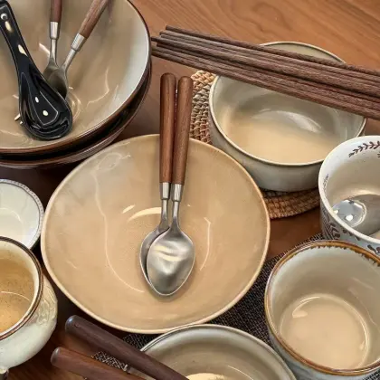 Warm and Natural Ceramic Dinnerware with Earthy Tones