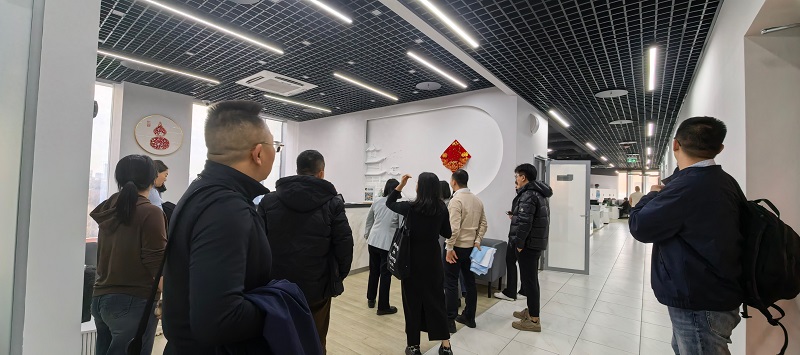 Tang Daiping, General Manager of Leeyu Precision Technology Co., Ltd., accompanied a delegation from the Chongqing Cross-Border E-Commerce Association (CCETA) to Russia for a multi-day study tour and exchange program