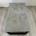 Graue minimalistische Metallrahmenbeton Couchtisch