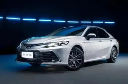 Good Price Auto Hand Drive Camry Gasoline Petrol Luxury Car