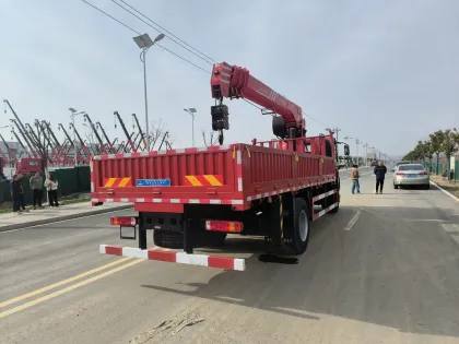 Knuckle Boom Hydraulic Truck Mounted Crane FAW5100wheelbase