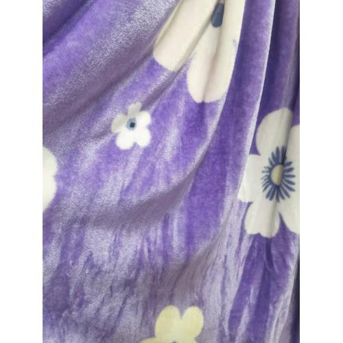 Couverture en polaire flanelle de couleur violette