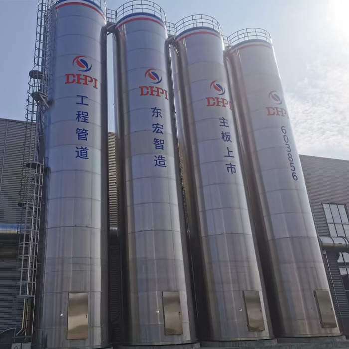 Silo penyimpanan bahan baku luar ruangan besar