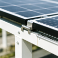 Cochera fotovoltaica residencial de estilo japonés