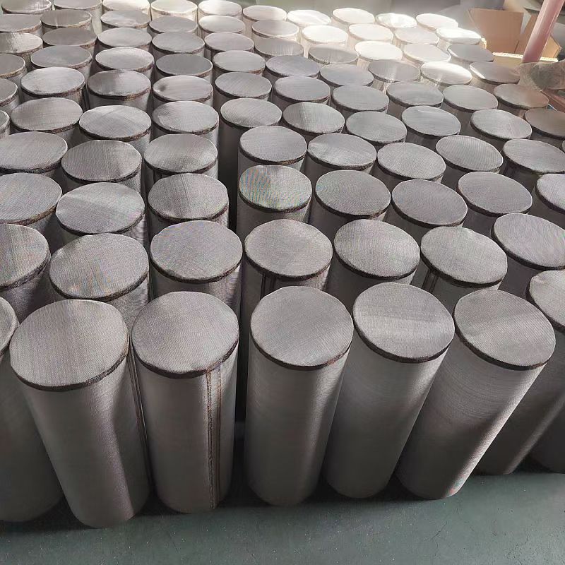 Water filtration cylindrical mesh