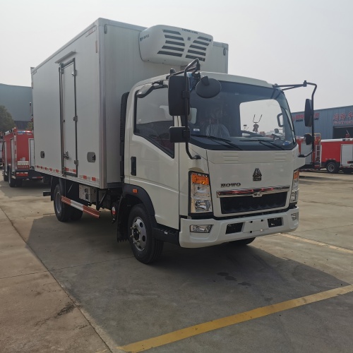 Sinotruk Howo 6 ruedas de 5 toneladas de refrigerador