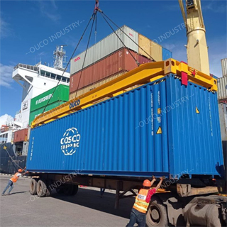 Container spreader